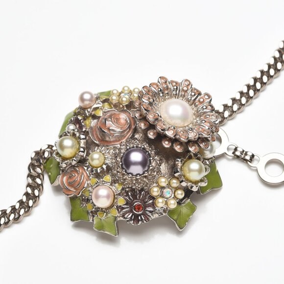 Vintage Chanel Logo Catwalk Chain Belt Floral 2005 NWOT main image 14